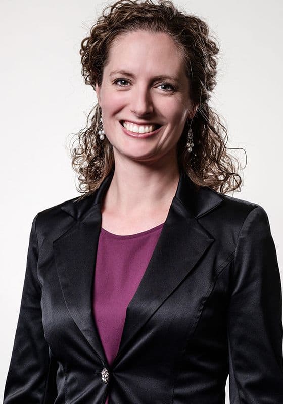 American violinist and violist, Karina Schmitz, based in Australia