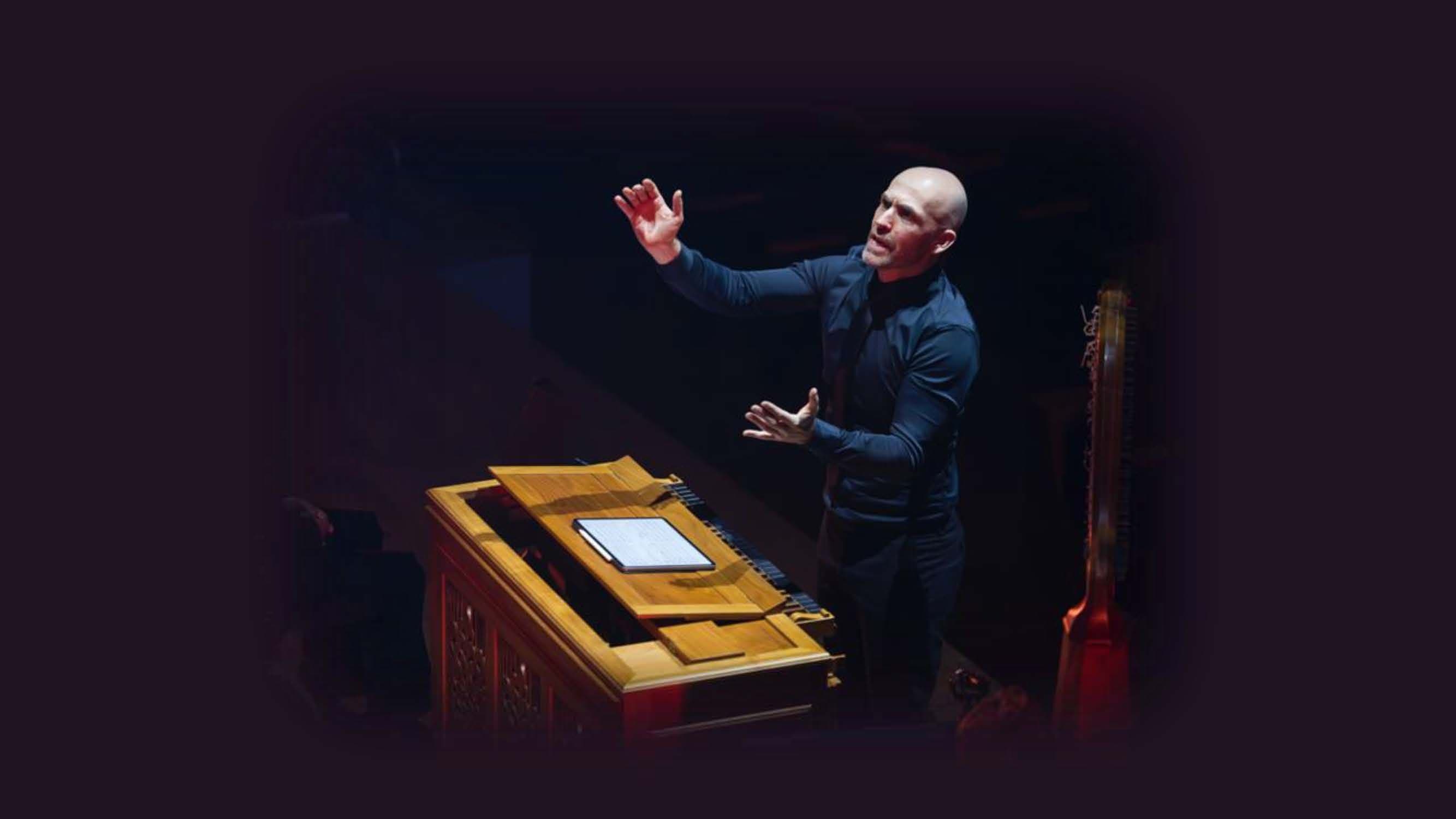 Erin Helyard at the keyboard conductin