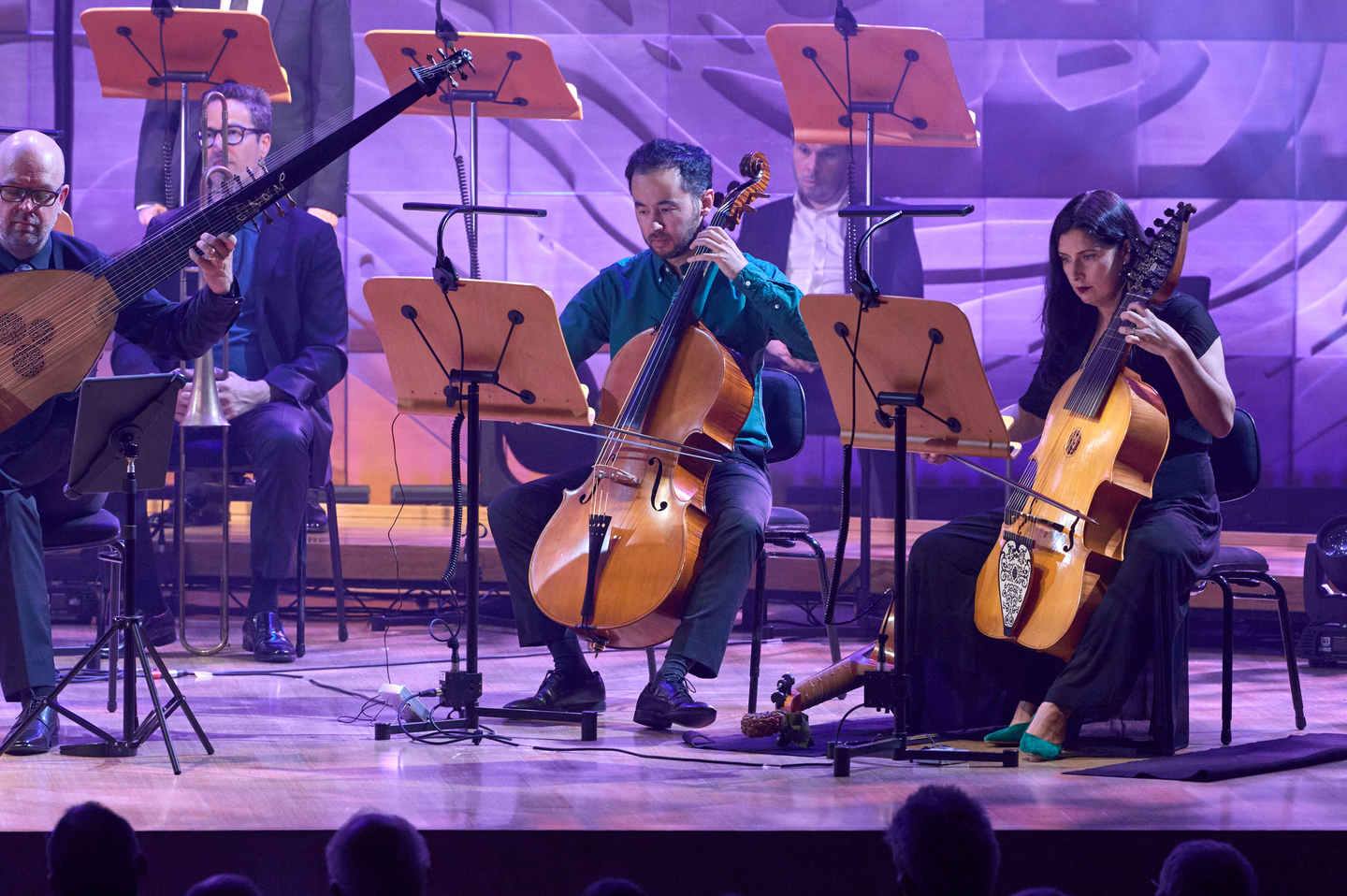 Viola da gamba and Lirone player Laura Vaughan and cello player Anton Baba - photograph by Albert Comper