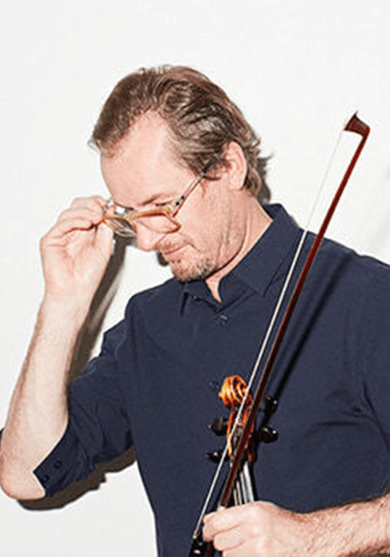 Richard Tognetti holding a violin