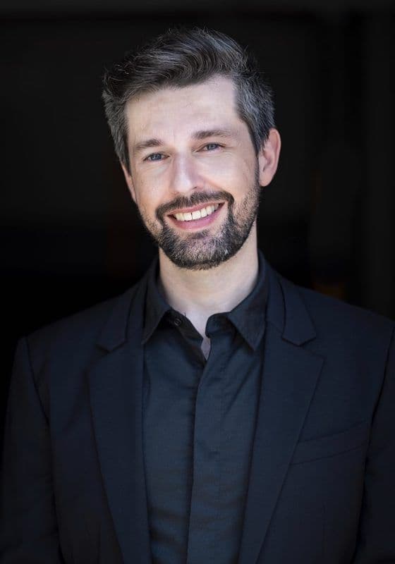 Russell harcourt headshot
