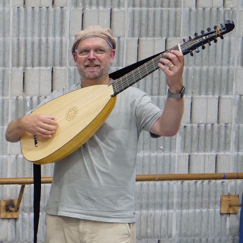 Simon Martyn-Ellis plays a Gallichon