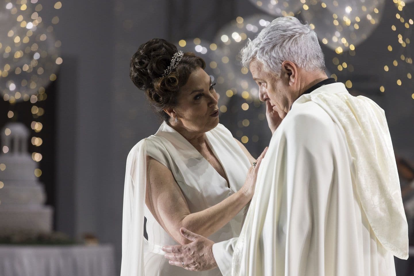 Cheryl Barker AO as Juno with Peter Coleman-Wright AO as Jupiter